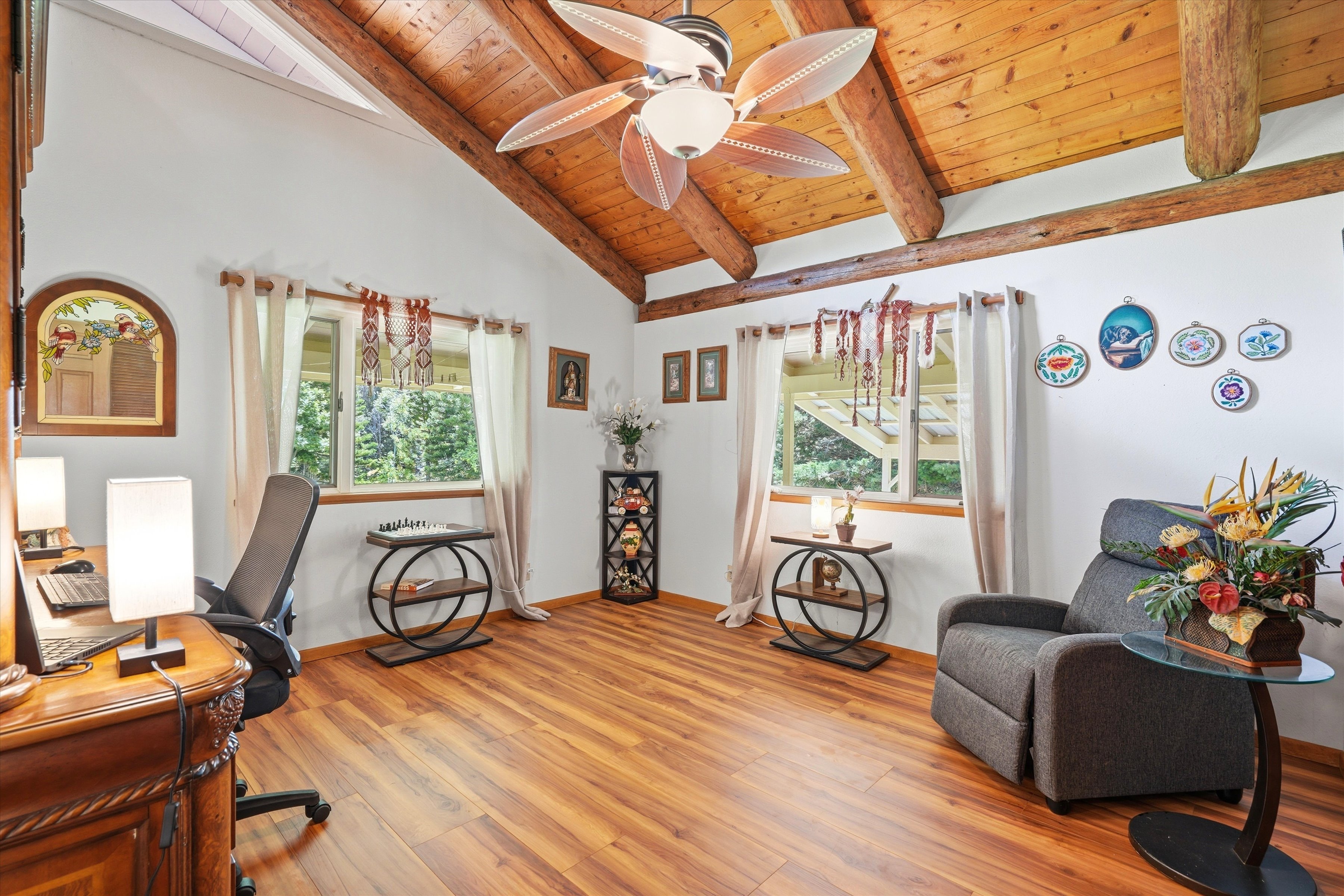  Single-level home on 2.5 fully fenced and gated acres - 物件實景