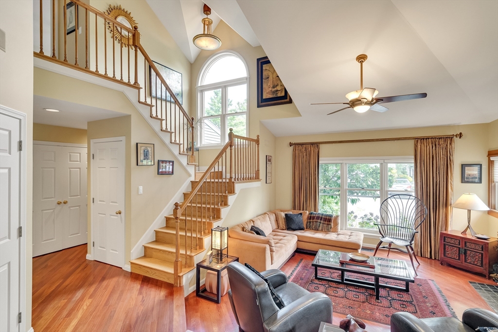 Waltham, Massachusetts, 02452, United States, 4 Bedrooms Bedrooms, ,4 BathroomsBathrooms,Residential,For Sale,1934478