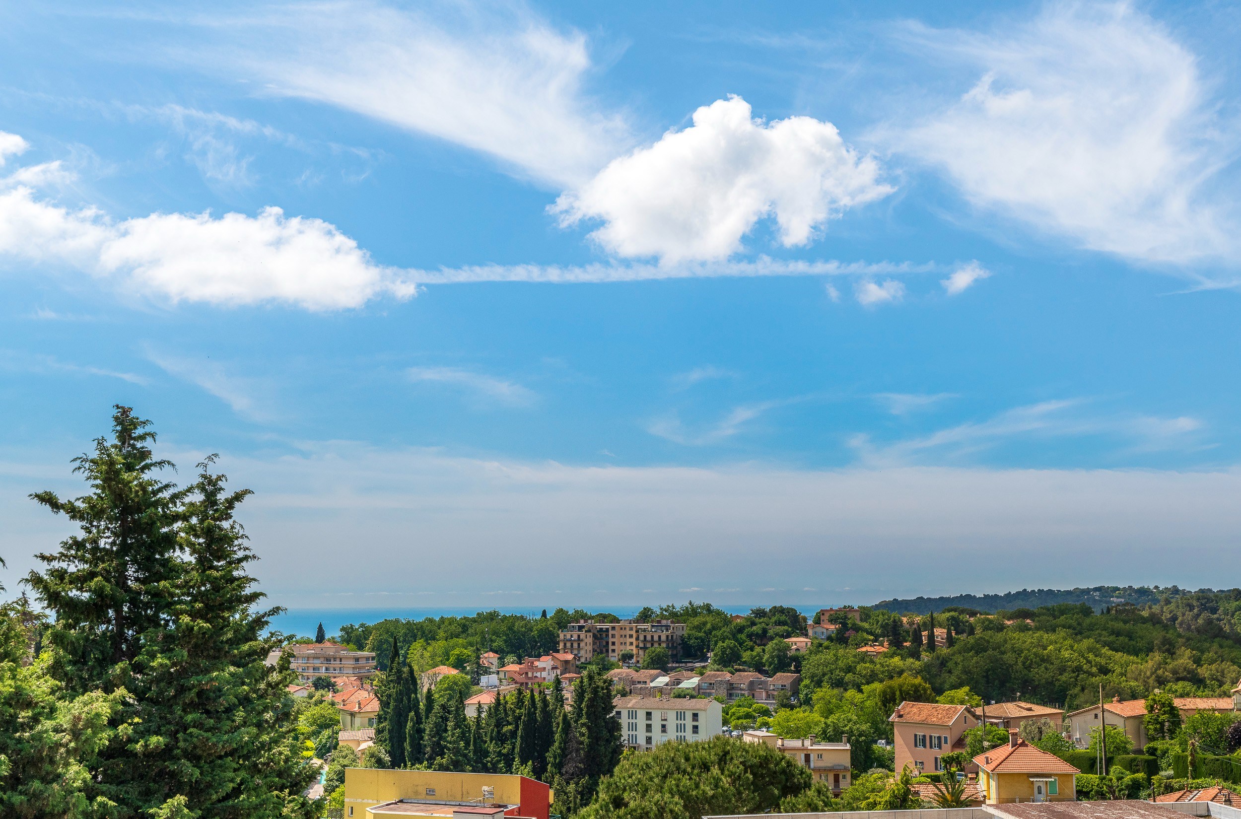  2-bedroom apartment in Vence: sea view, top floor, terraces, parking - 物件實景