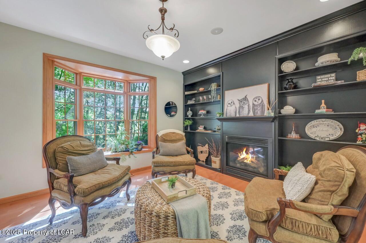 Mountain Top, Pennsylvania, 18707, United States, 4 Bedrooms Bedrooms, ,5 BathroomsBathrooms,Residential,For Sale,1944925