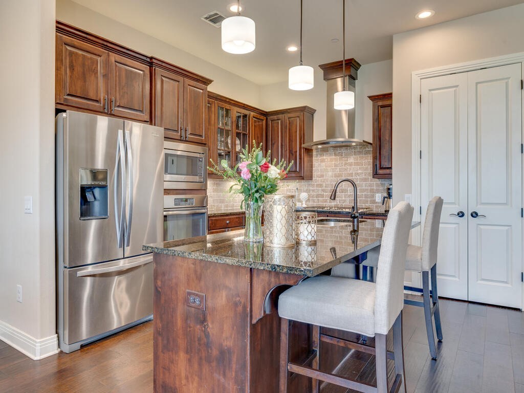 Austin, Texas, 78732, United States, 2 Bedrooms Bedrooms, ,2 BathroomsBathrooms,Residential,For Sale,1849026