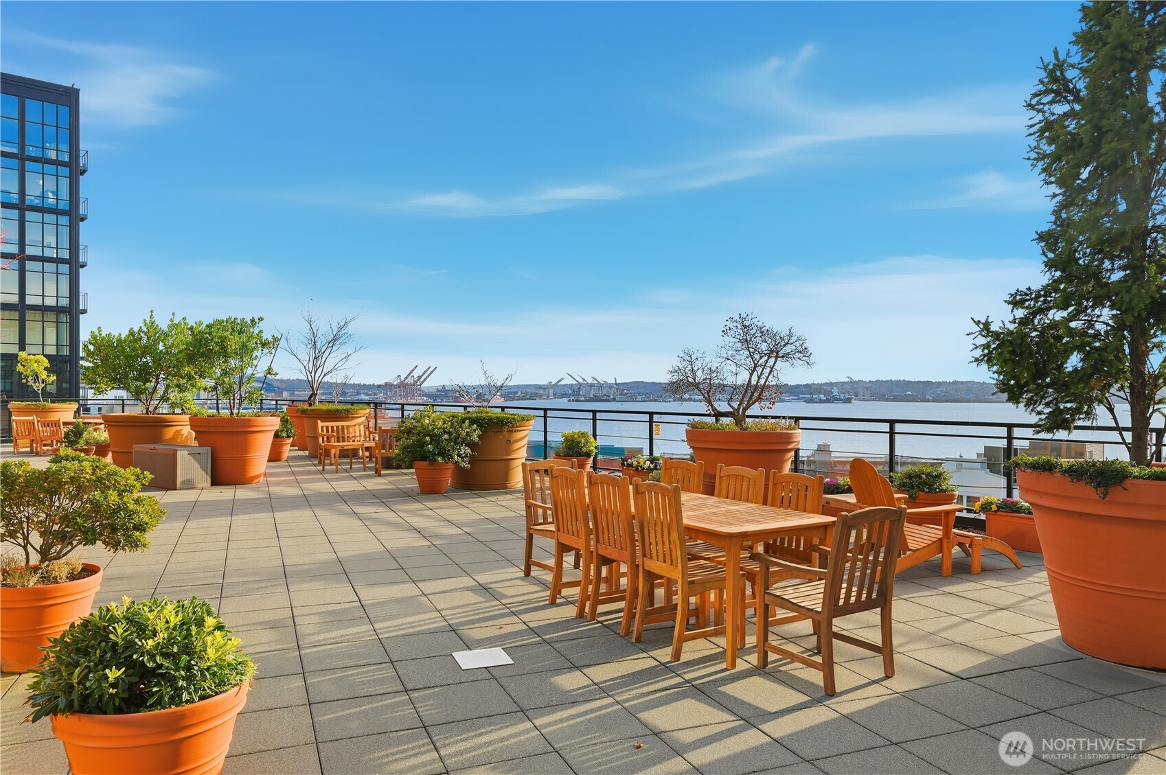 Seattle, Washington, 98121, United States, 1 Bedroom Bedrooms, ,Residential,For Sale,1992082