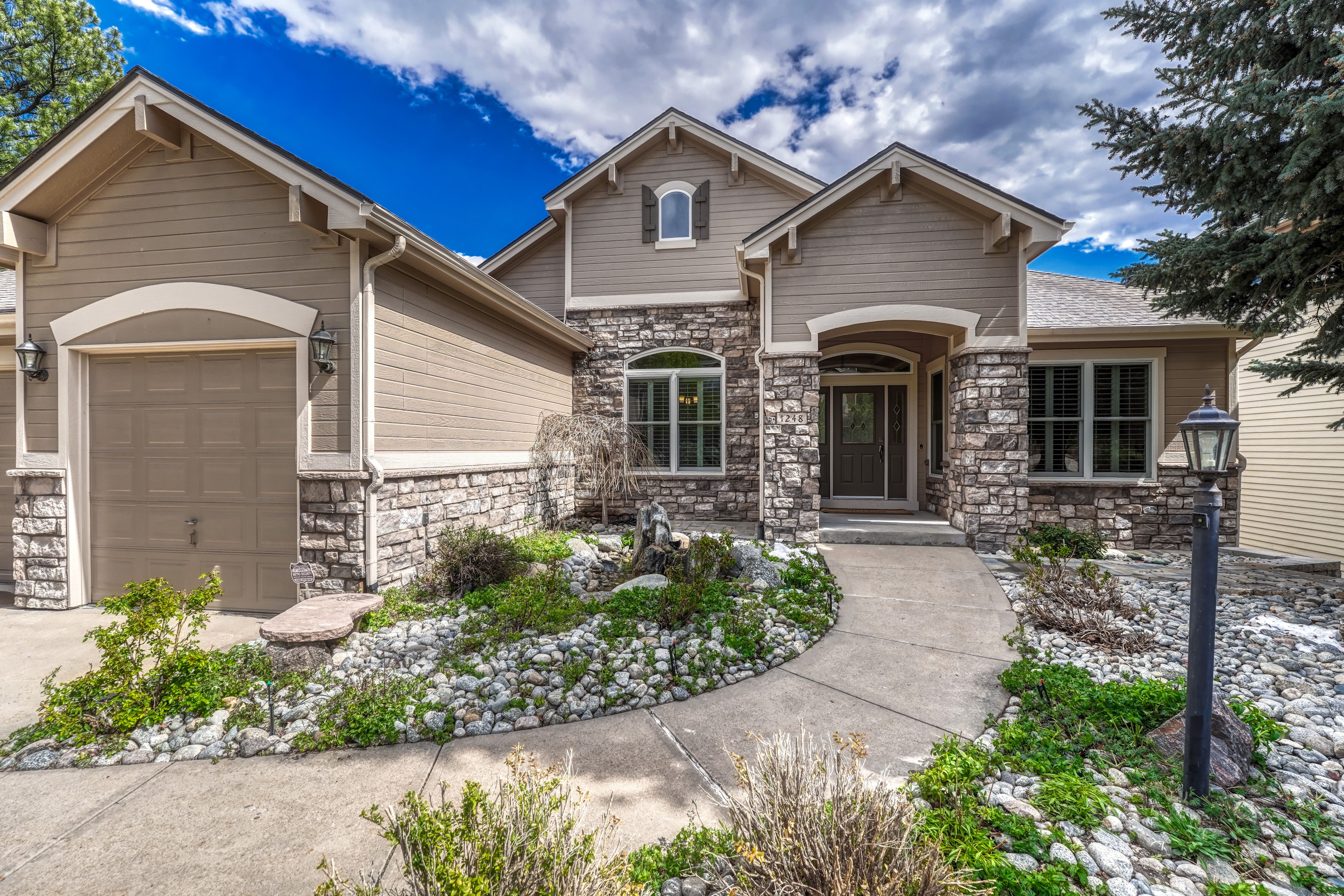 Forest Park Ranch Home with Golf Course Views - 物件實景