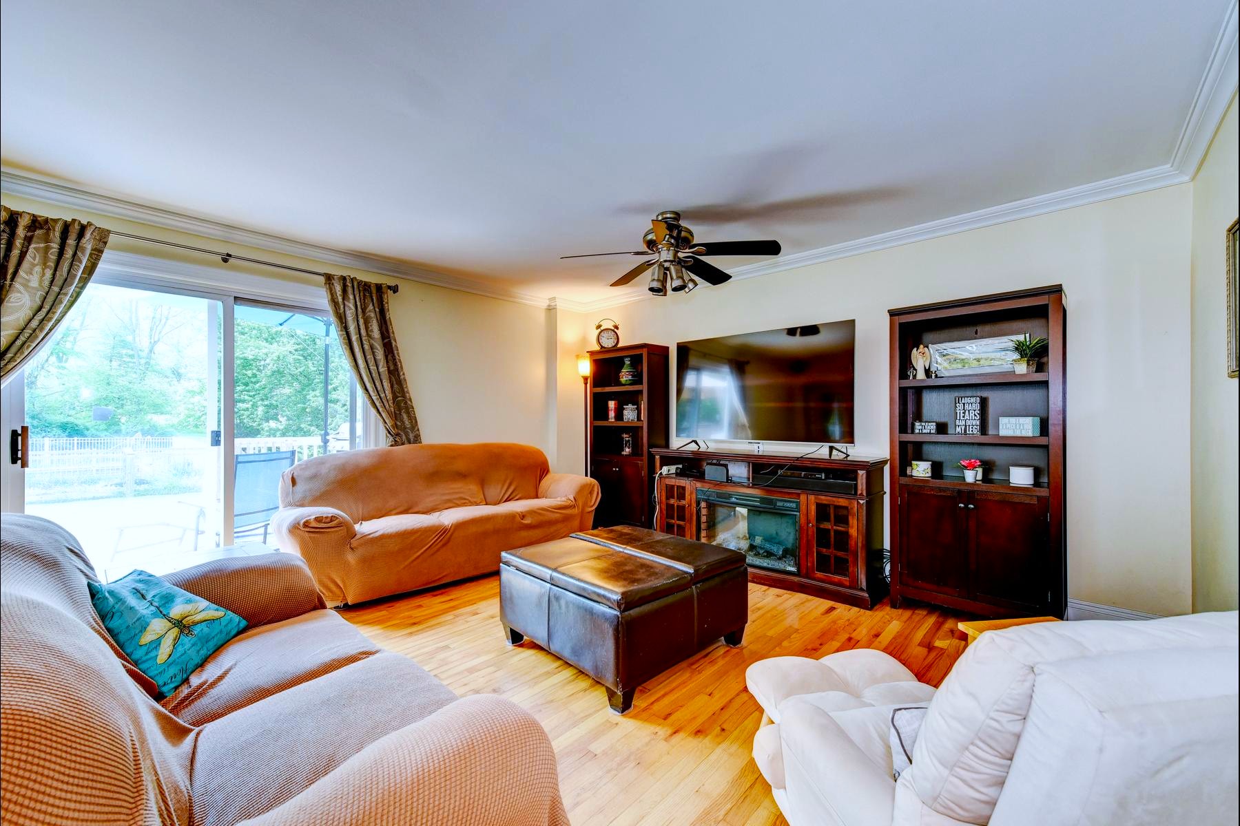  ?Glenwood? Neighborhood Colonial Offers Privacy and Flexibility - 物件實景