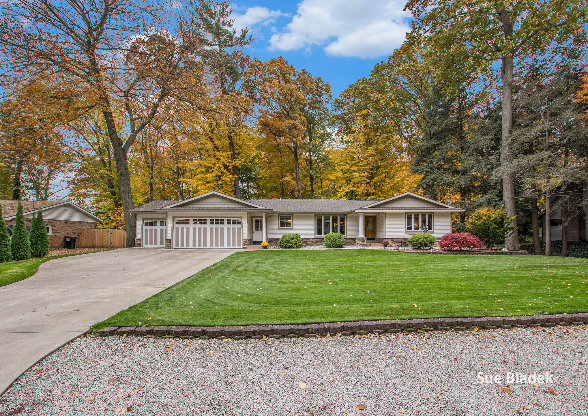 Holland, Michigan, 49424, United States, 3 Bedrooms Bedrooms, ,3 BathroomsBathrooms,Residential,For Sale,1989003