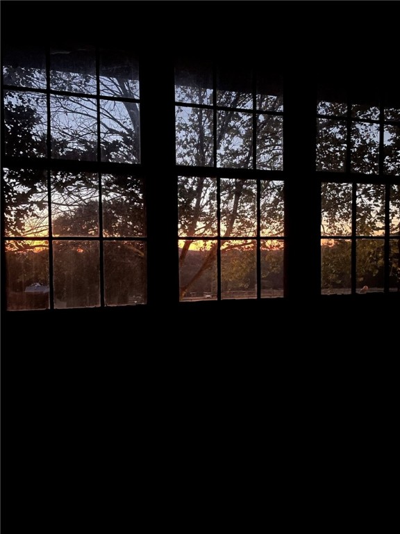 Berryville, Arkansas, 72616, United States, 6 Bedrooms Bedrooms, ,4 BathroomsBathrooms,Residential,For Sale,1988341