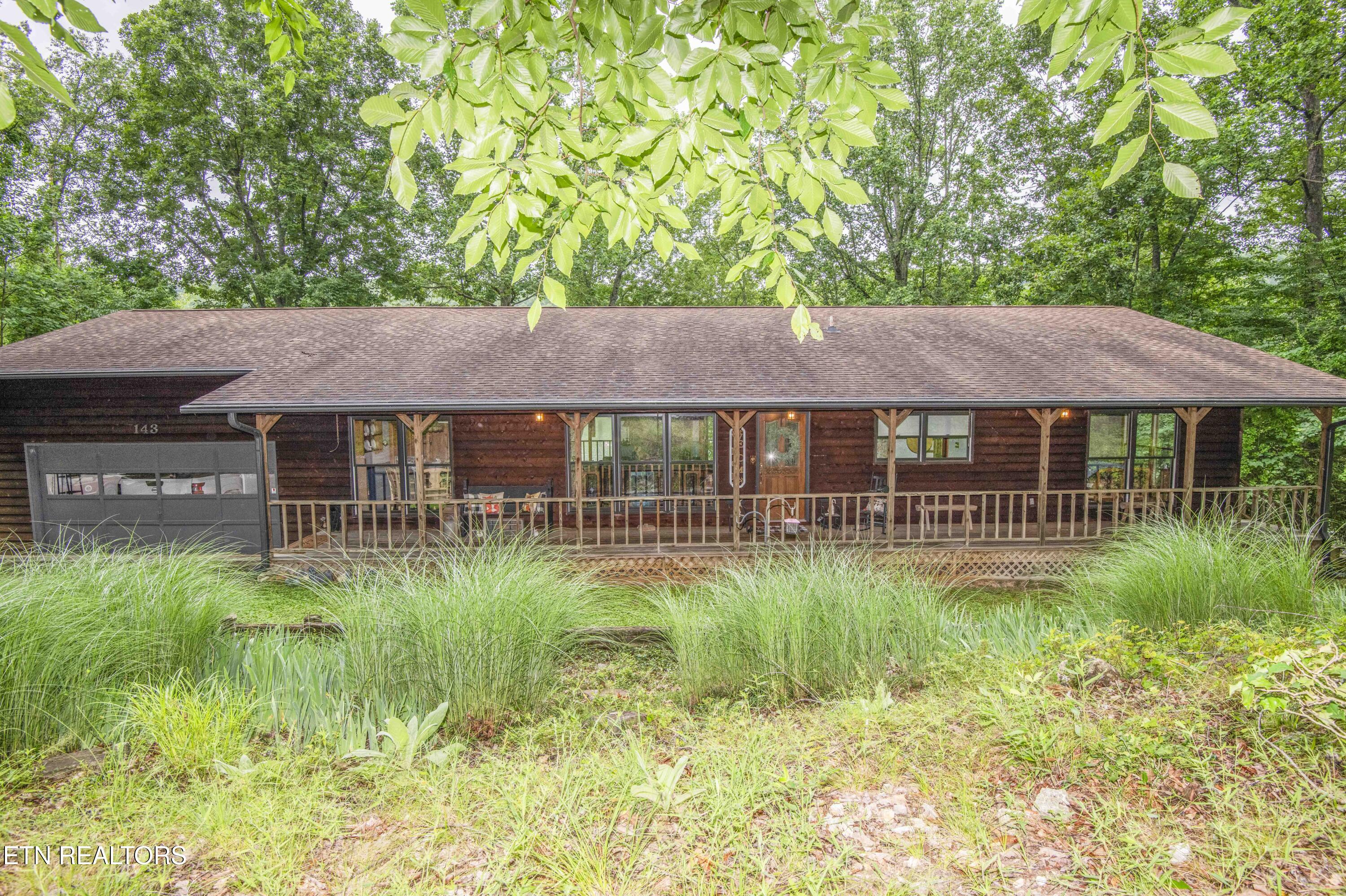 Kingston, Tennessee, 37763, United States, 3 Bedrooms Bedrooms, ,3 BathroomsBathrooms,Residential,For Sale,2013795