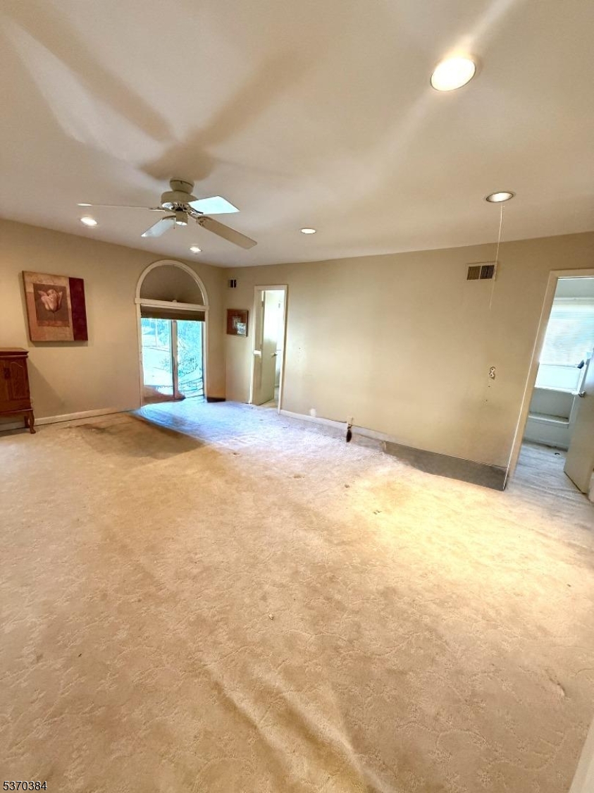 Springfield Twp., New Jersey, 07081, United States, 4 Bedrooms Bedrooms, ,4 BathroomsBathrooms,Residential,For Sale,1898567