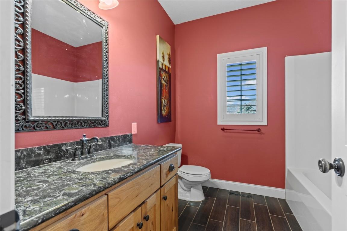 Vinton, Iowa, 52349, United States, 5 Bedrooms Bedrooms, ,3 BathroomsBathrooms,Residential,For Sale,1979270