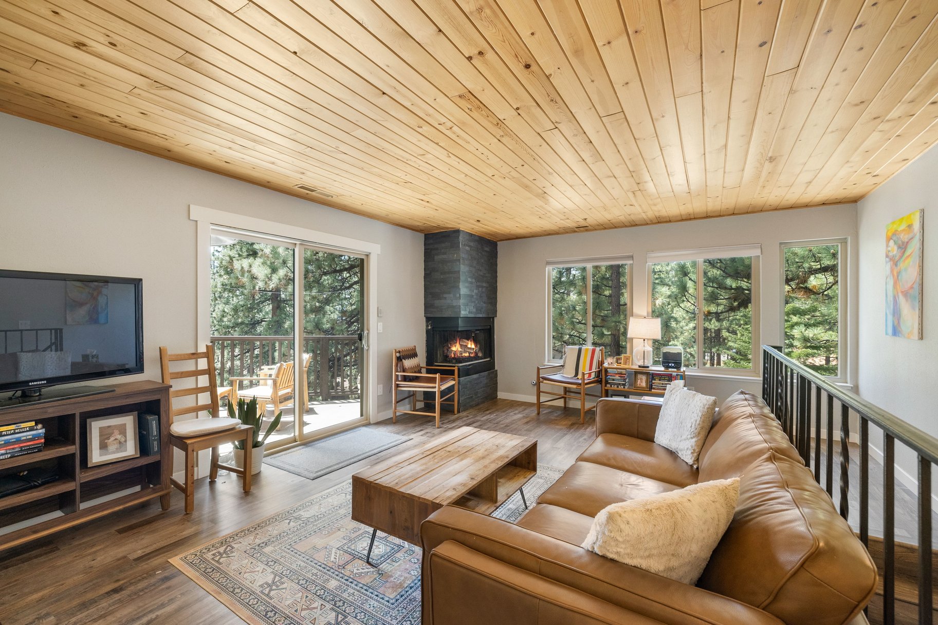  Expansive Nevada-Side Tahoe Retreat in Coveted Lake Village Setting - 物件實景
