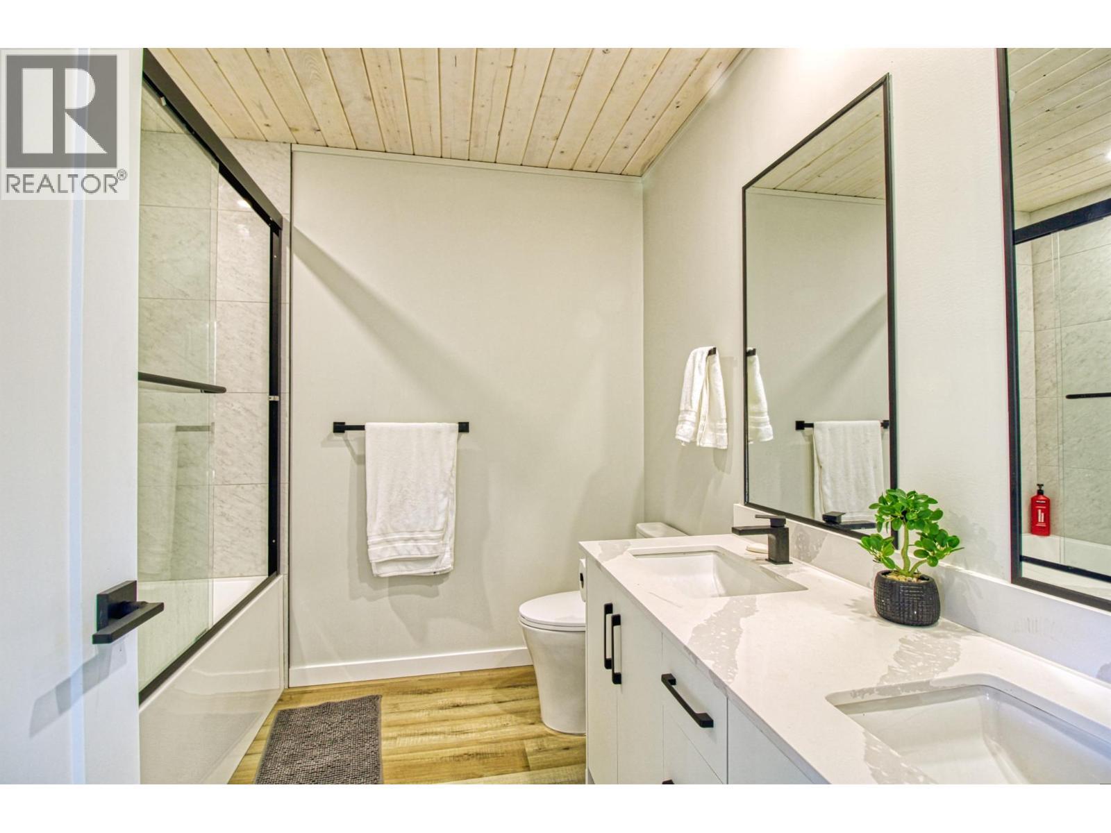 KELOWNA, British Columbia, V1Z 3R8, CA, 3 Bedrooms Bedrooms, ,2 BathroomsBathrooms,Residential,For Sale,1918397