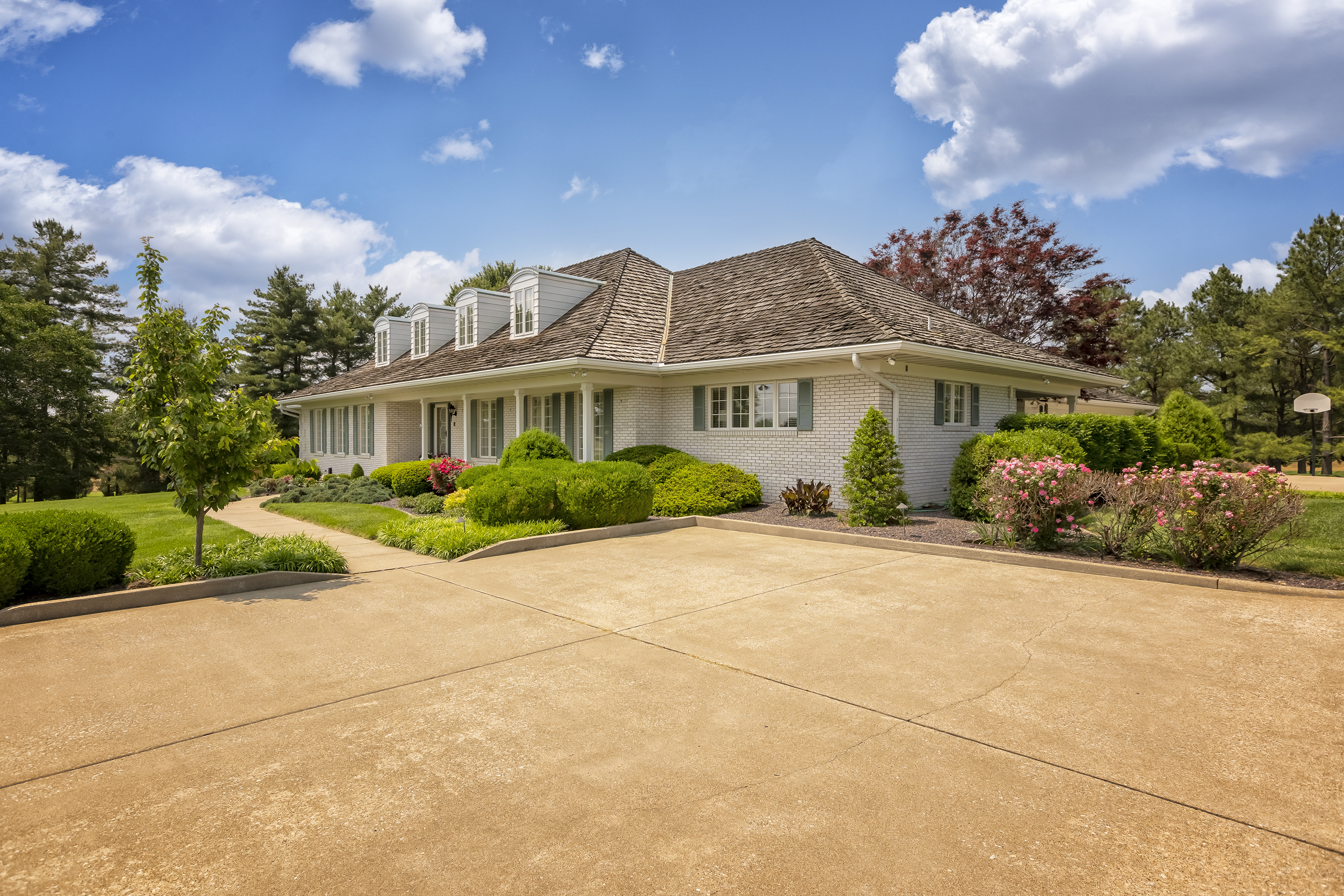 Marion, Illinois, 62959, United States, 7 Bedrooms Bedrooms, ,7 BathroomsBathrooms,Residential,For Sale,1979062