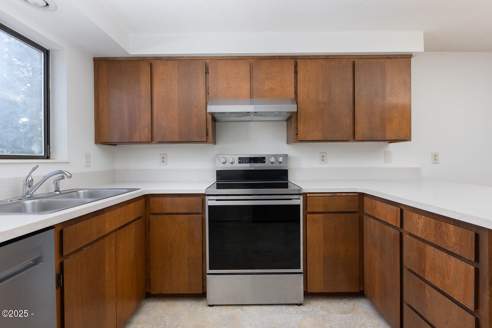 Lincoln City, Oregon, 97367, United States, 2 Bedrooms Bedrooms, ,2 BathroomsBathrooms,Residential,For Sale,1970339