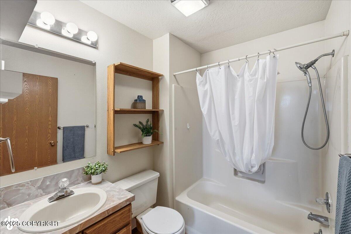 Kenai, Alaska, 99611, United States, 4 Bedrooms Bedrooms, ,3 BathroomsBathrooms,Residential,For Sale,1980386