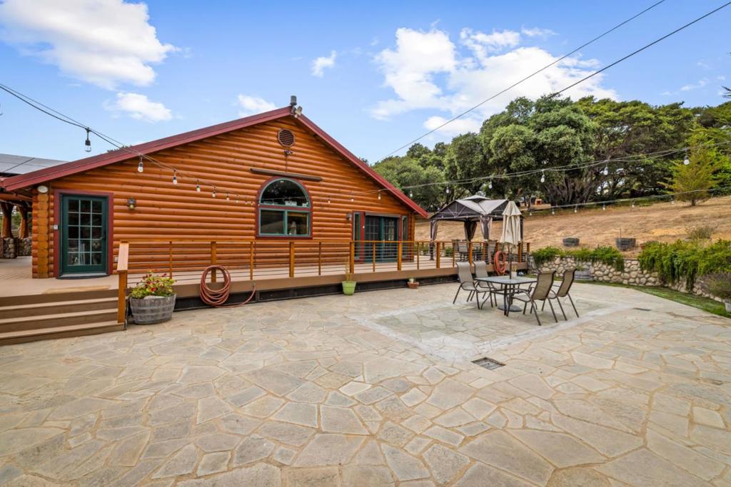 Salinas, California, 93907, United States, 3 Bedrooms Bedrooms, ,4 BathroomsBathrooms,Residential,For Sale,1974769