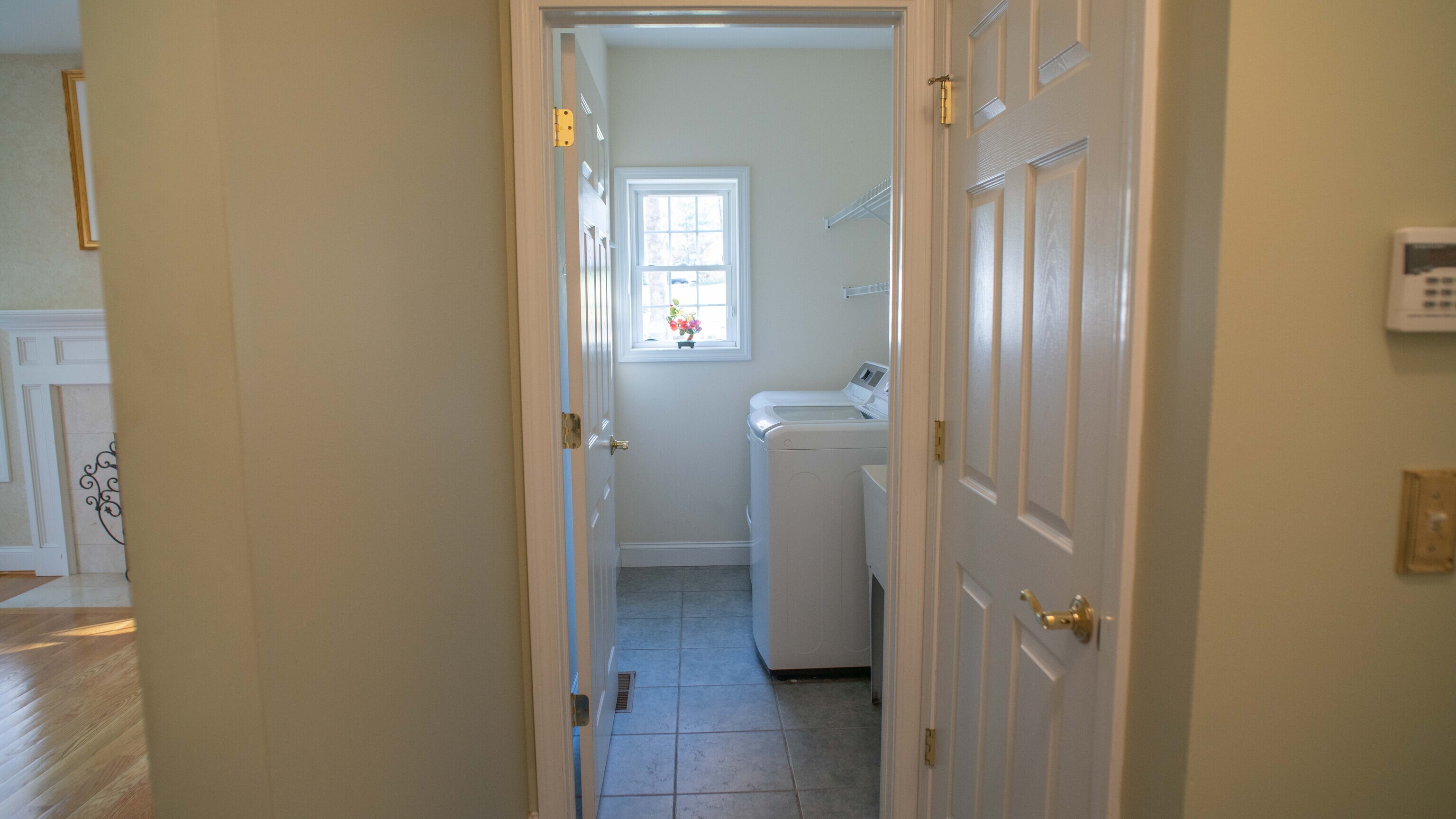 Tolland, Connecticut, 06084, United States, 4 Bedrooms Bedrooms, ,3 BathroomsBathrooms,Residential,For Sale,1989613