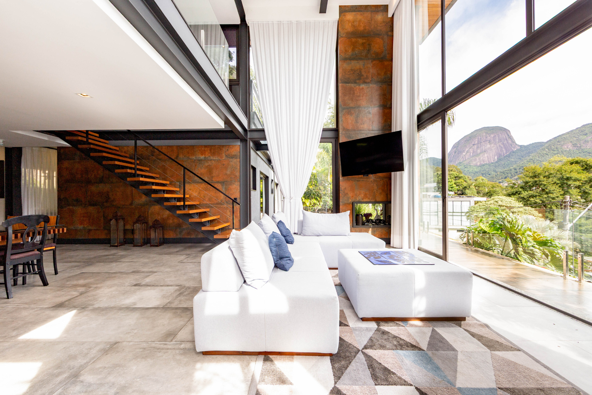  Single-story residence with four suites in a high-standard condominium - 物件實景