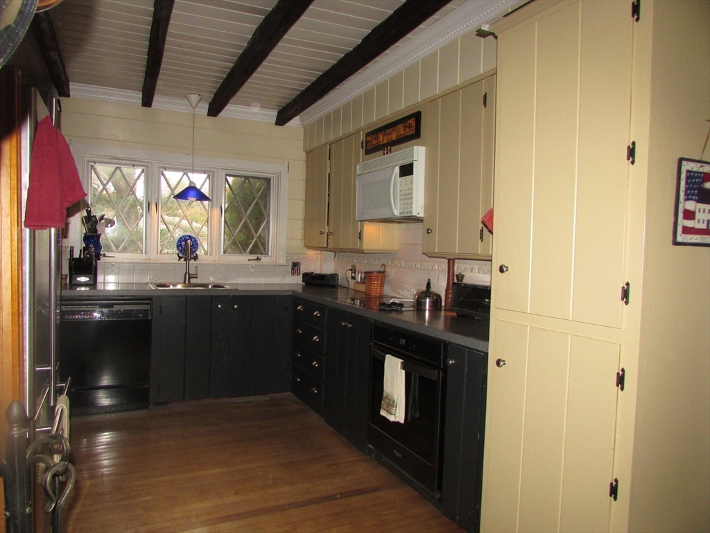 Attleboro, Massachusetts, 02703, United States, 5 Bedrooms Bedrooms, ,2 BathroomsBathrooms,Residential,For Sale,1983996