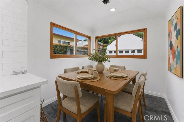 Los Angeles, California, 90043, United States, 3 Bedrooms Bedrooms, ,3 BathroomsBathrooms,Residential,For Sale,2049255