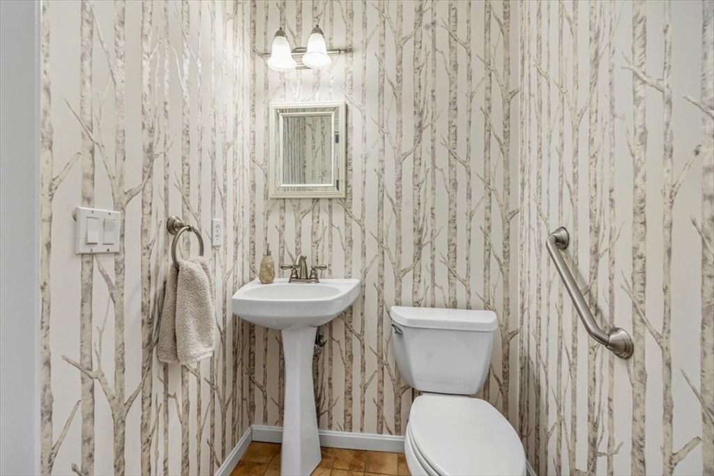 Marshfield, Massachusetts, 02050, United States, 2 Bedrooms Bedrooms, ,3 BathroomsBathrooms,Residential,For Sale,1938601