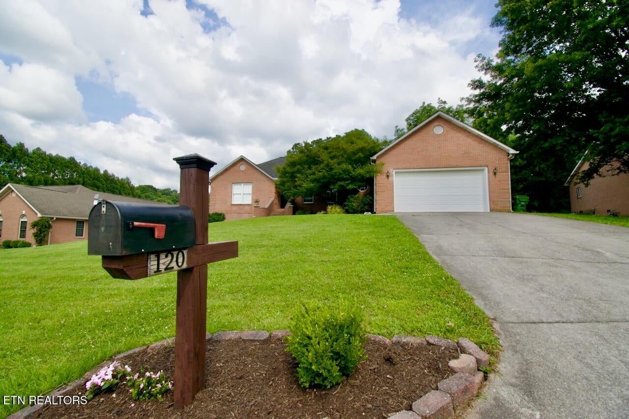 Maryville, Tennessee, 37803, United States, 3 Bedrooms Bedrooms, ,3 BathroomsBathrooms,Residential,For Sale,1857771