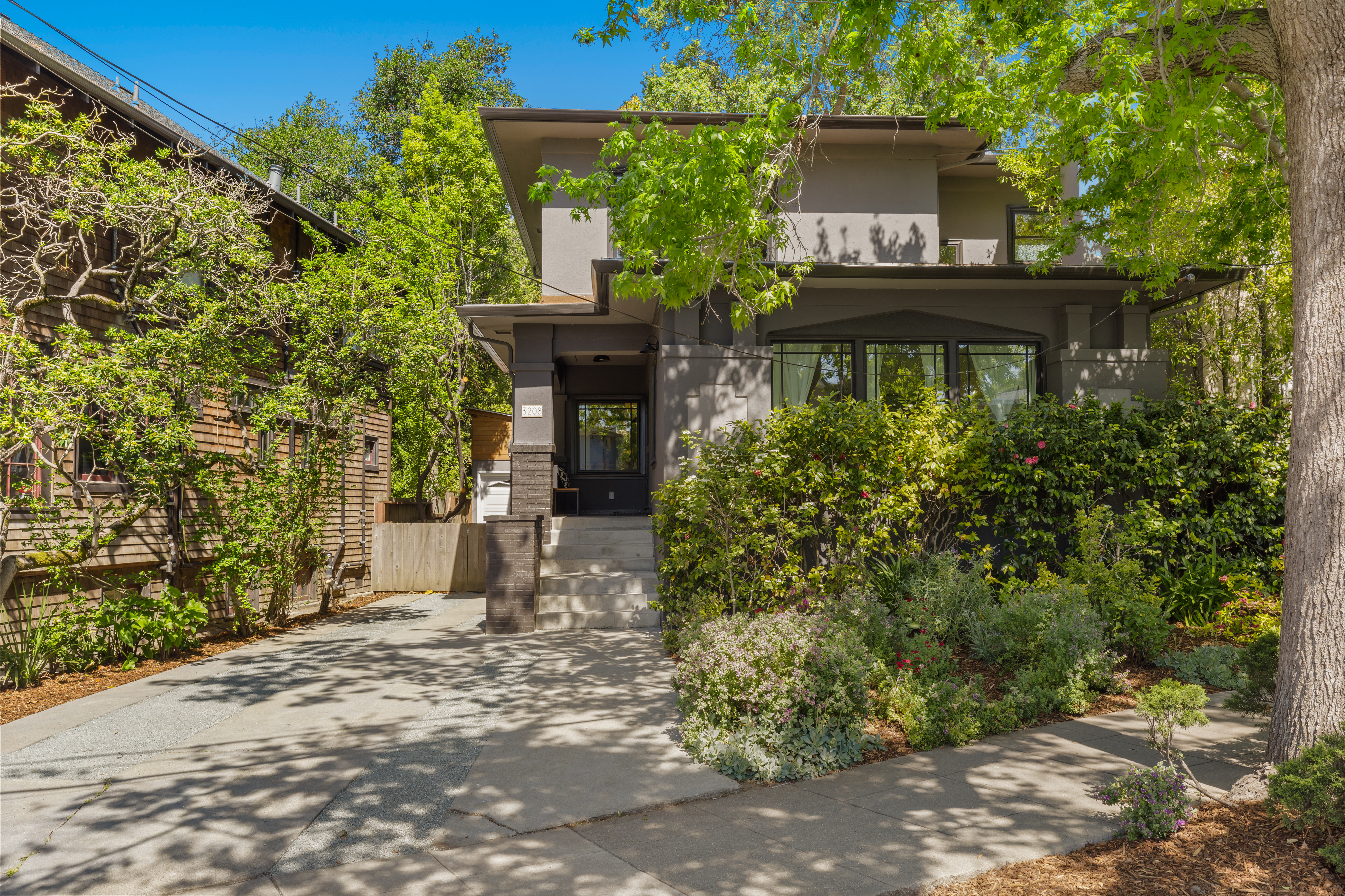  Timbre Architects Reimagined Elmwood Craftsman with Stunning Modern Design - 物件實景