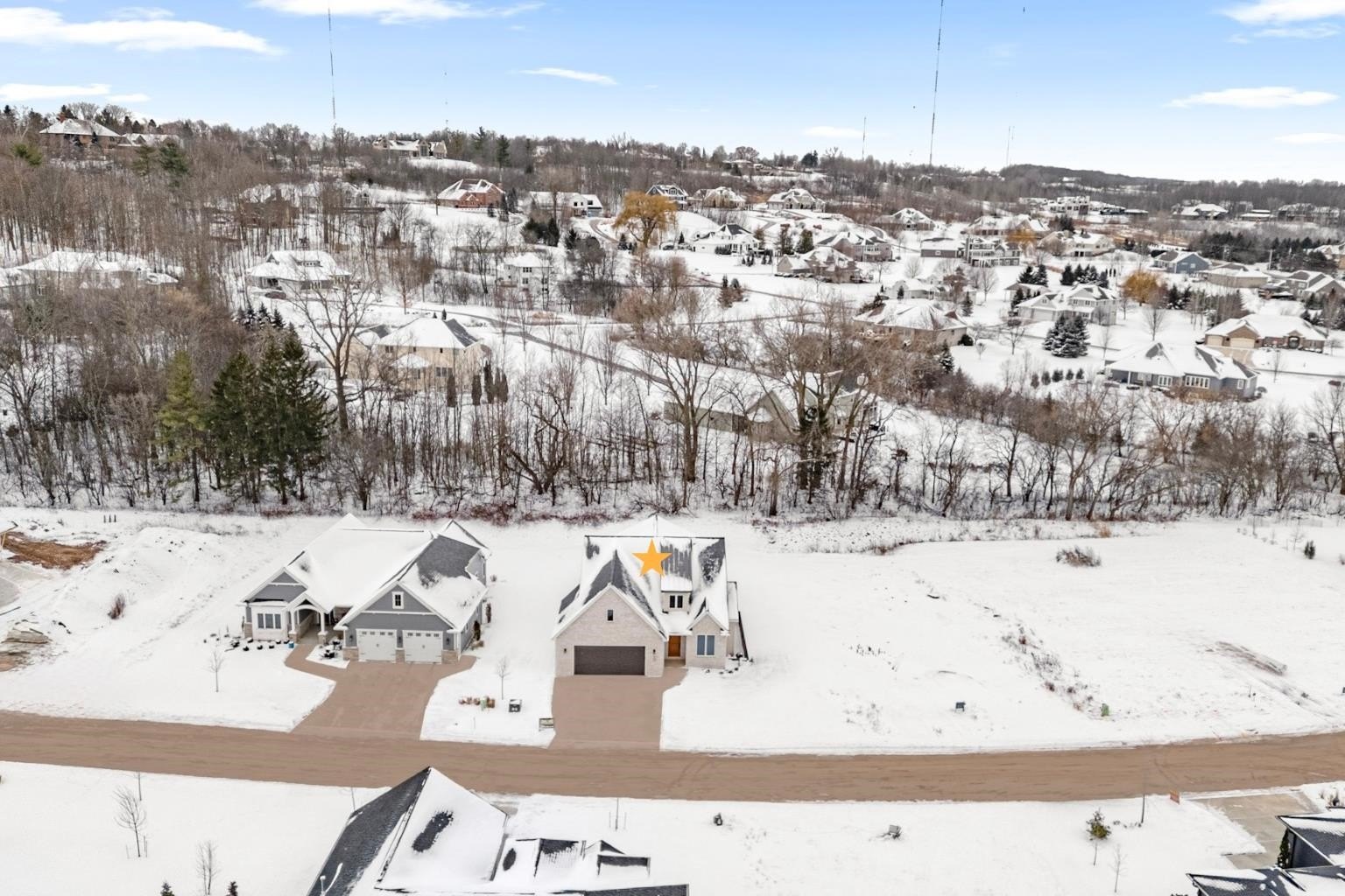 DE PERE, Wisconsin, 54115, United States, 2 Bedrooms Bedrooms, ,3 BathroomsBathrooms,Residential,For Sale,2005271