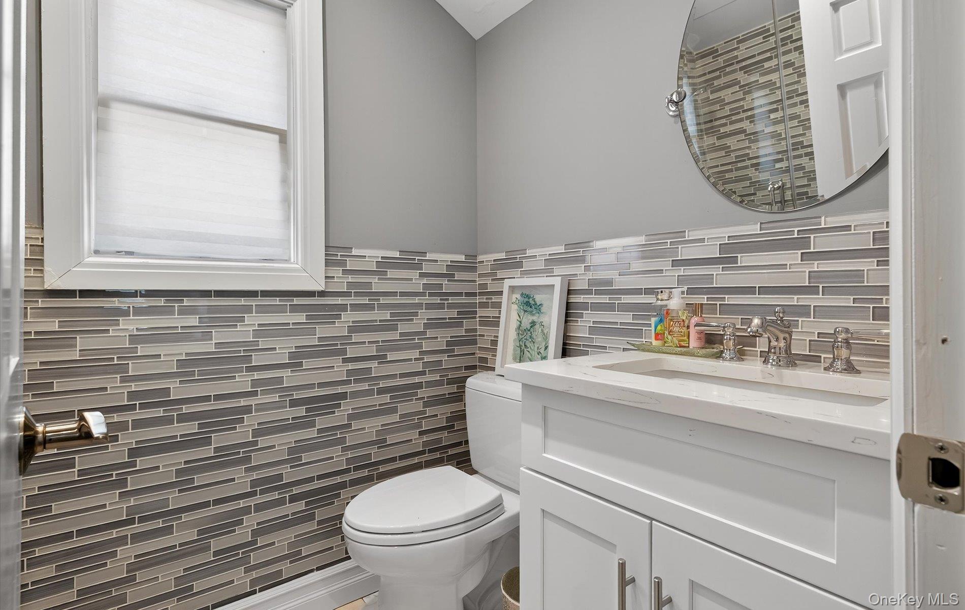 Woodbury, New York, 11797, United States, 5 Bedrooms Bedrooms, ,6 BathroomsBathrooms,Residential,For Sale,1918098