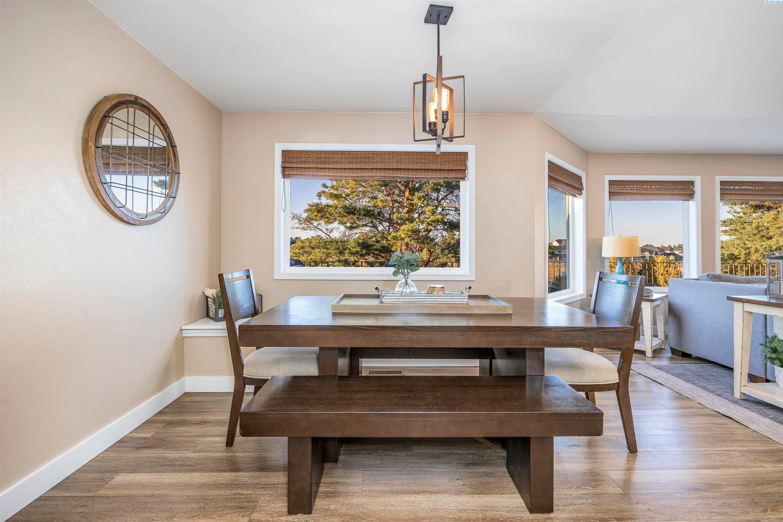 Kennewick, Washington, 99337, United States, 4 Bedrooms Bedrooms, ,2 BathroomsBathrooms,Residential,For Sale,1978666