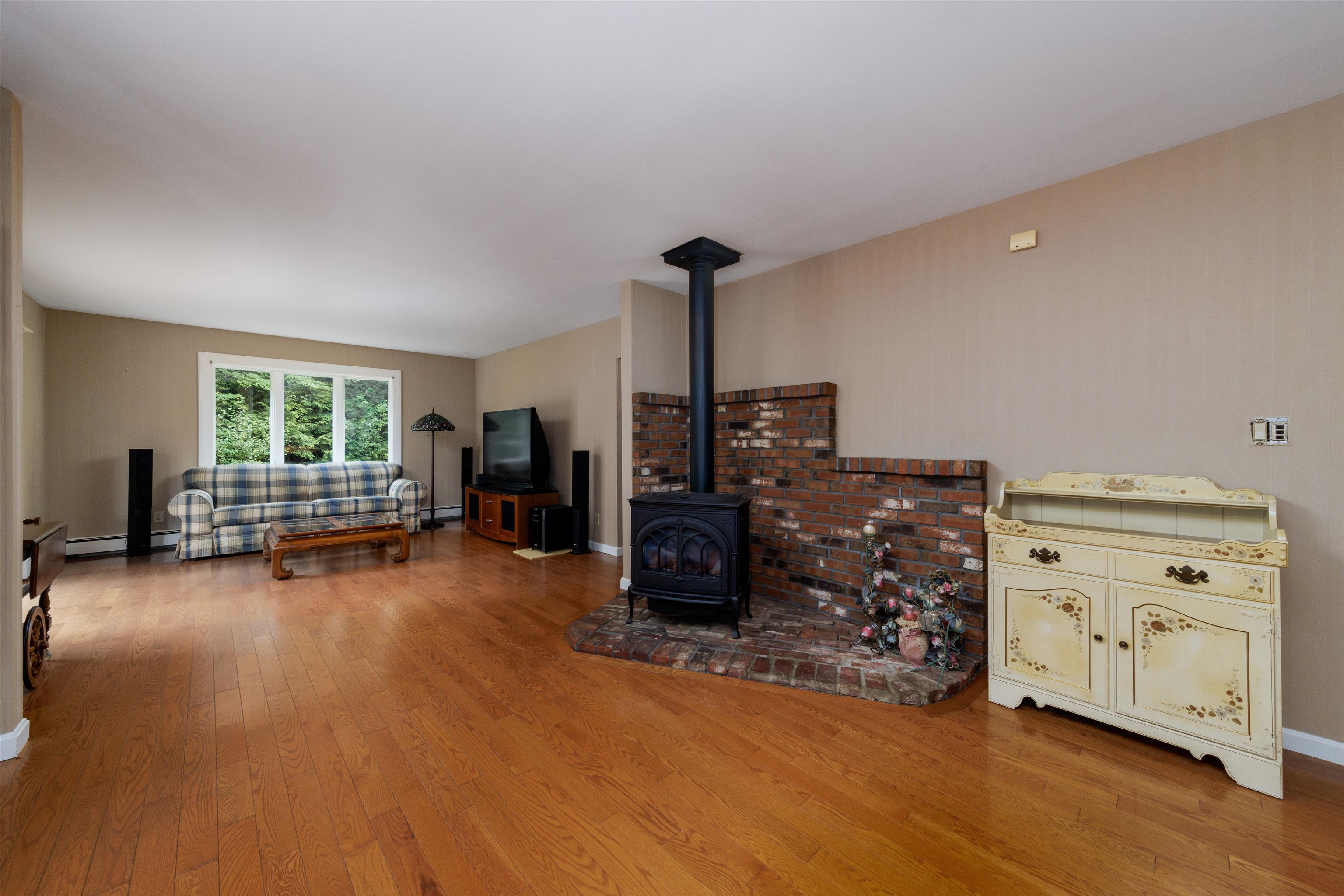 Newport, New Hampshire, 03773, United States, 4 Bedrooms Bedrooms, ,1 BathroomBathrooms,Residential,For Sale,1892643