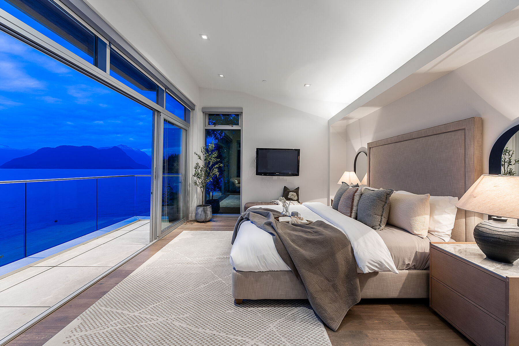  Amazing Waterfront Property - 物件實景