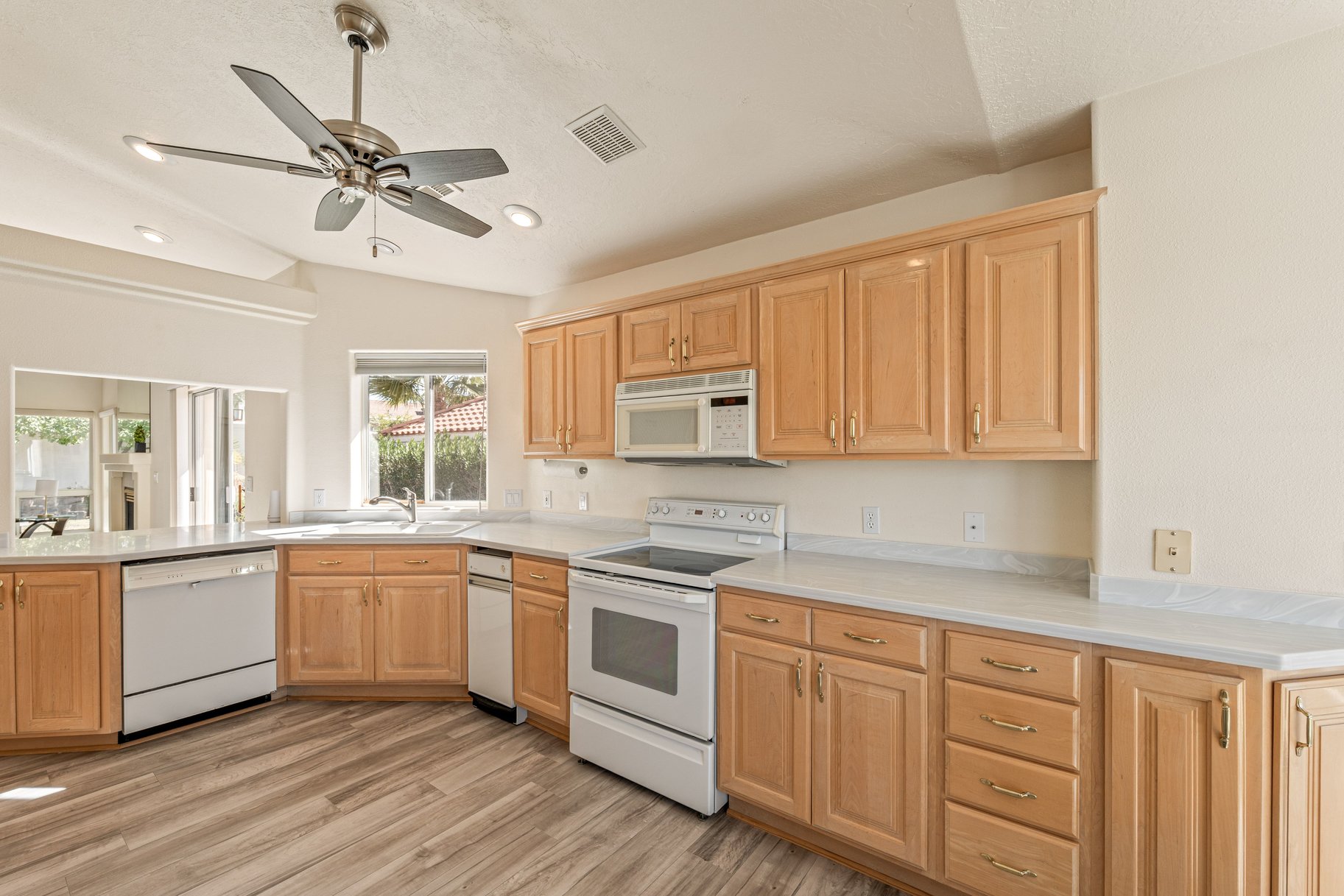  Low-Maintenance Living in a Prime Green Springs Location - 物件實景