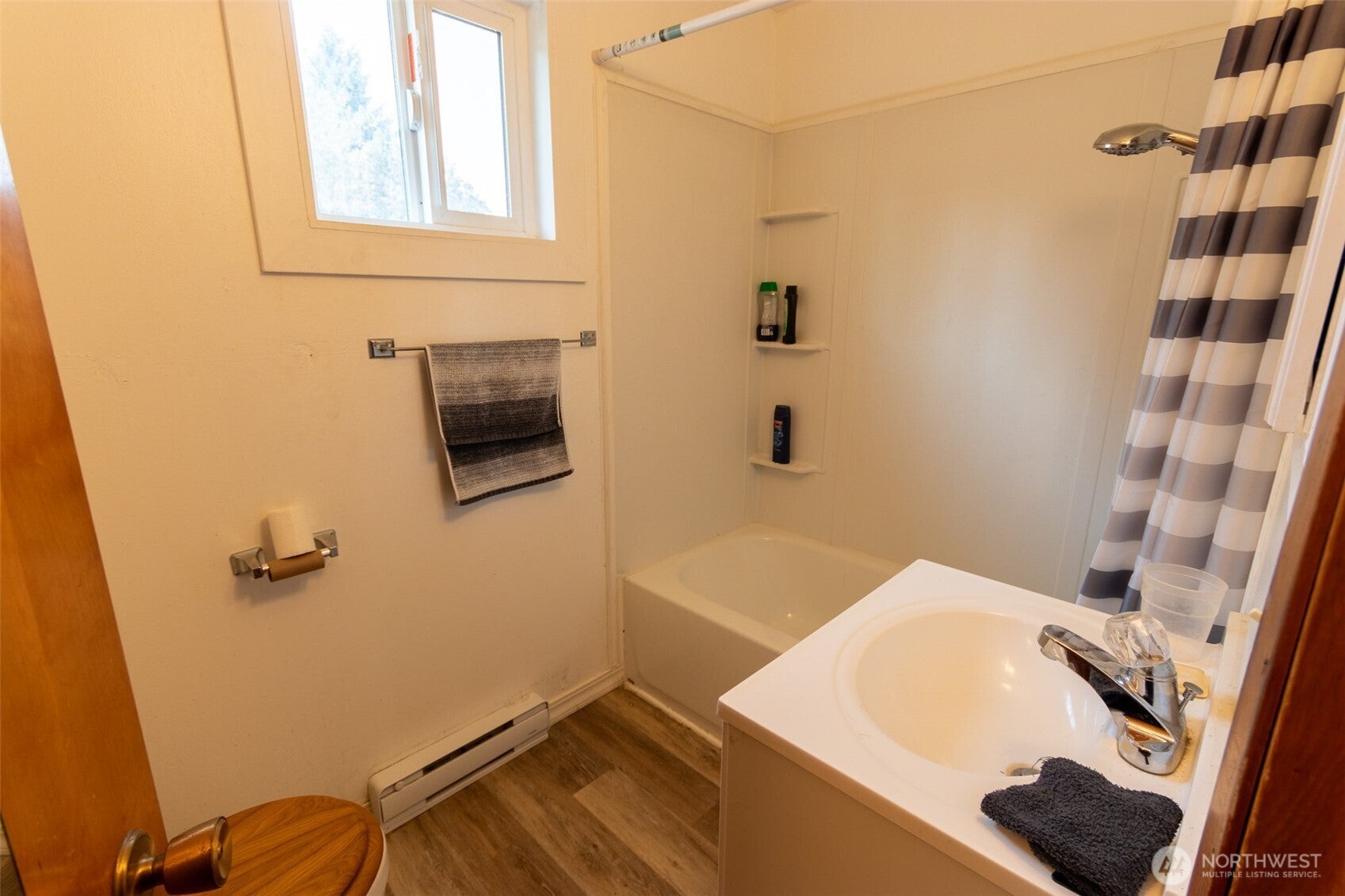 Tonasket, Washington, 98855, United States, ,Residential,For Sale,2001700