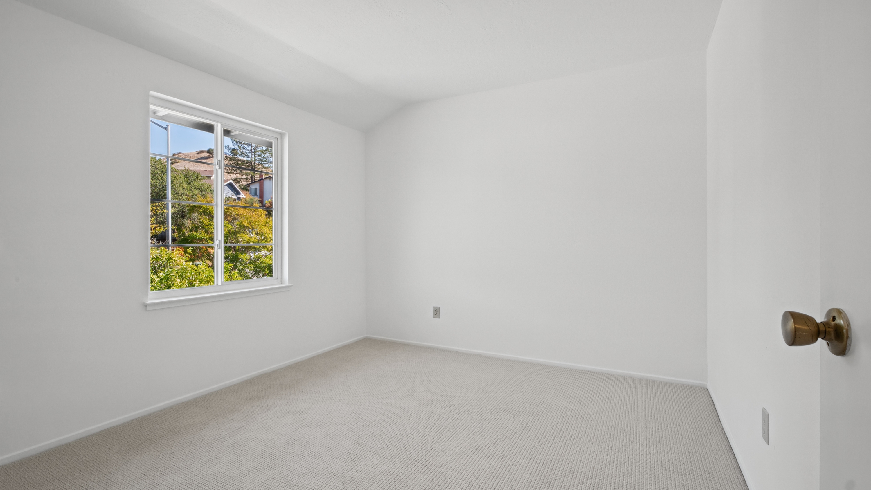  Spacious Mont Marin Contemporary with Open Space Views - 物件實景