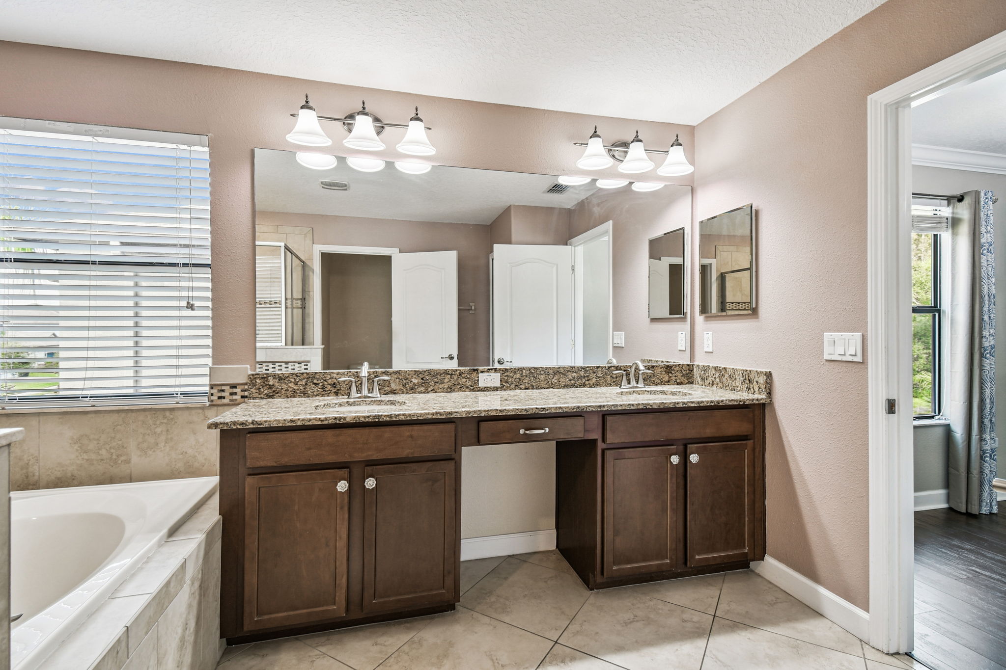 New Port Richey, Florida, 34655, United States, 6 Bedrooms Bedrooms, ,4 BathroomsBathrooms,Residential,For Sale,1980137