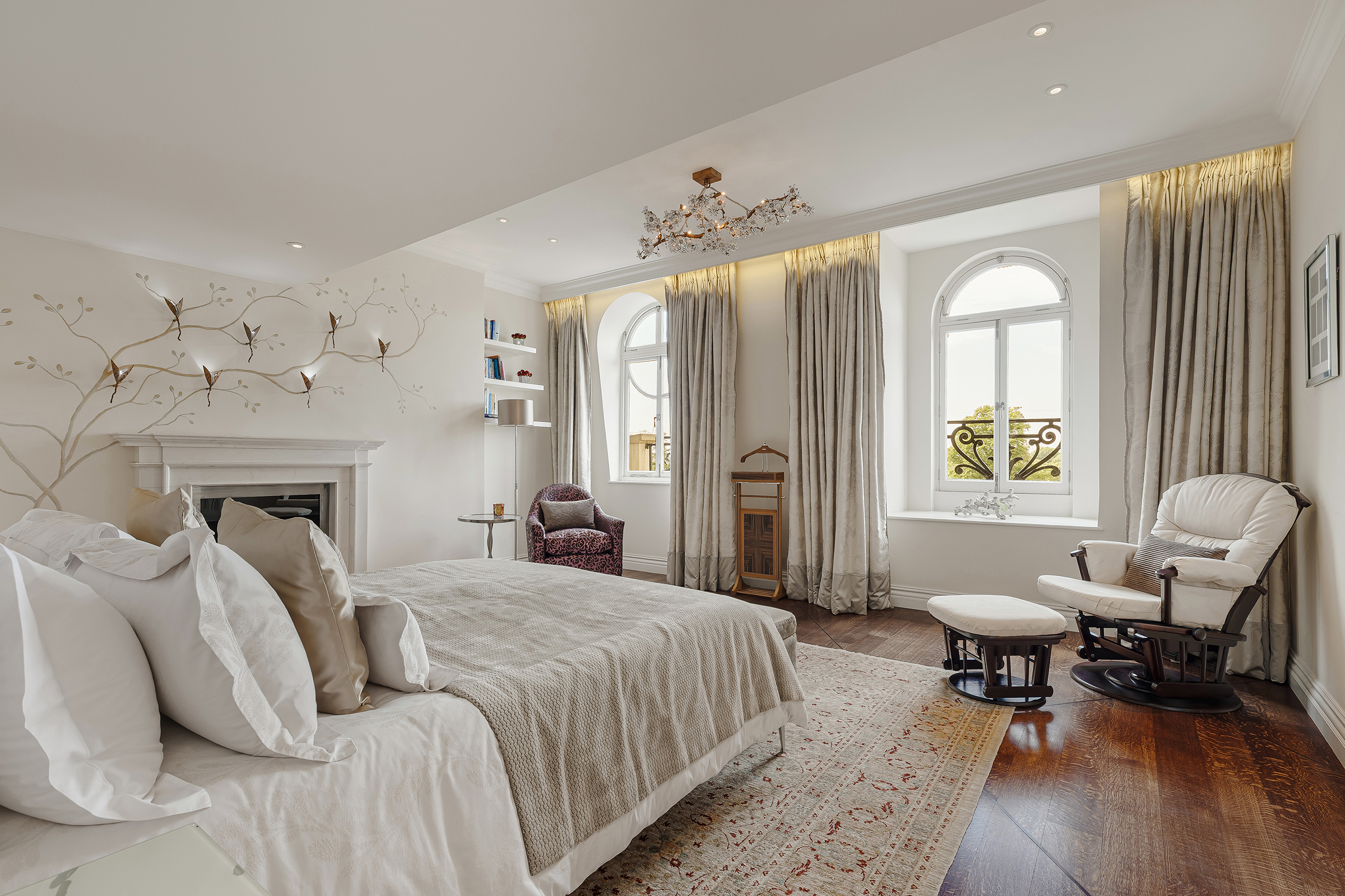  A Grand Triplex Apartment Overlooking Regent