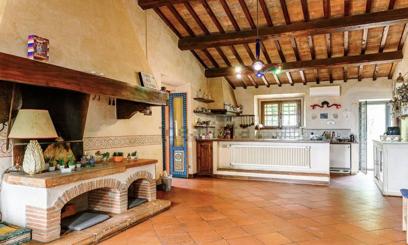 Prato, Prato, 50047, IT, 8 Bedrooms Bedrooms, ,6 BathroomsBathrooms,Residential,For Sale,1991549