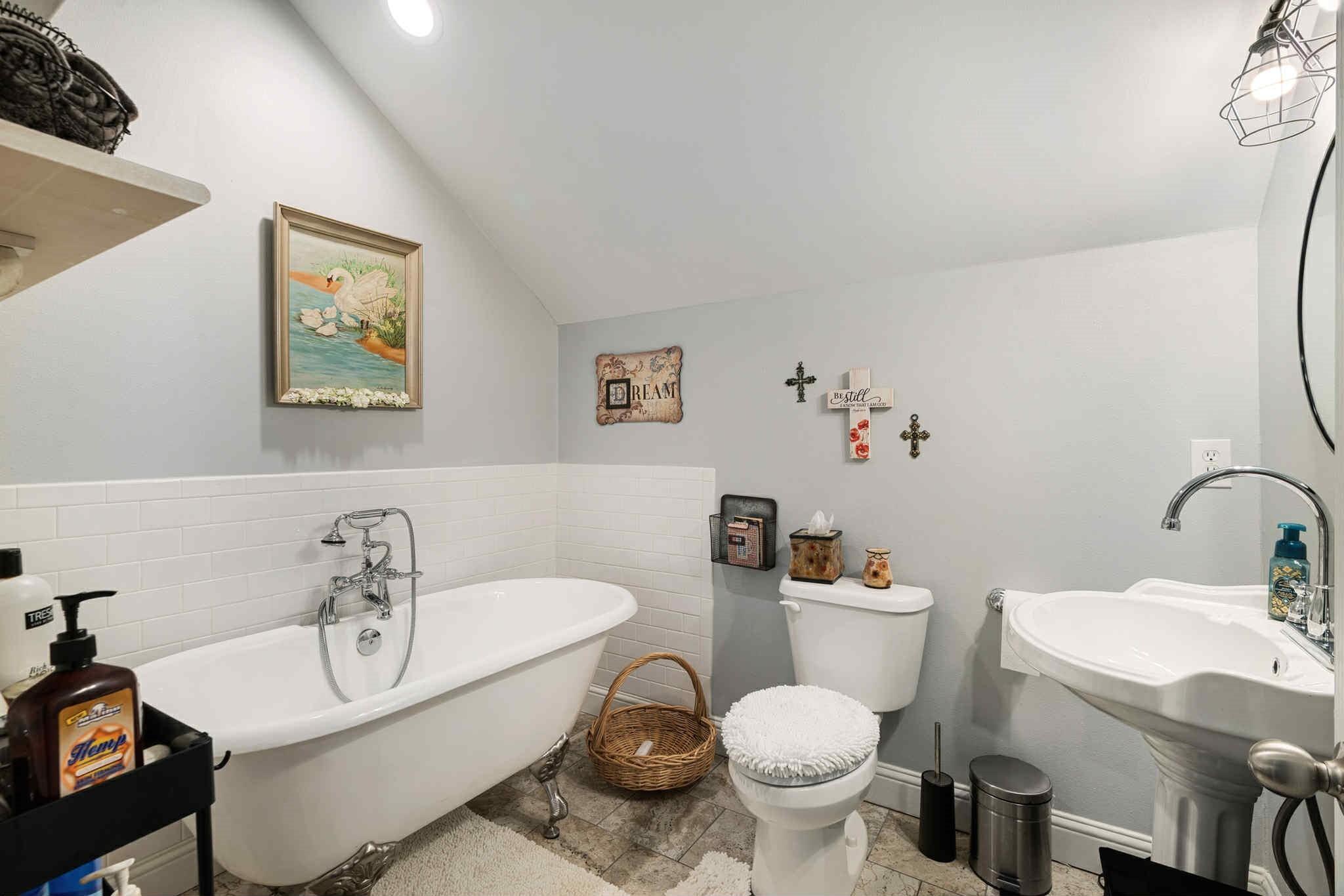 Blossom, Texas, 75416, United States, 4 Bedrooms Bedrooms, ,3 BathroomsBathrooms,Residential,For Sale,1976215