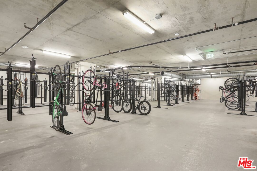 Los Angeles, California, 90017, United States, 1 Bedroom Bedrooms, ,2 BathroomsBathrooms,Residential,For Sale,1987856