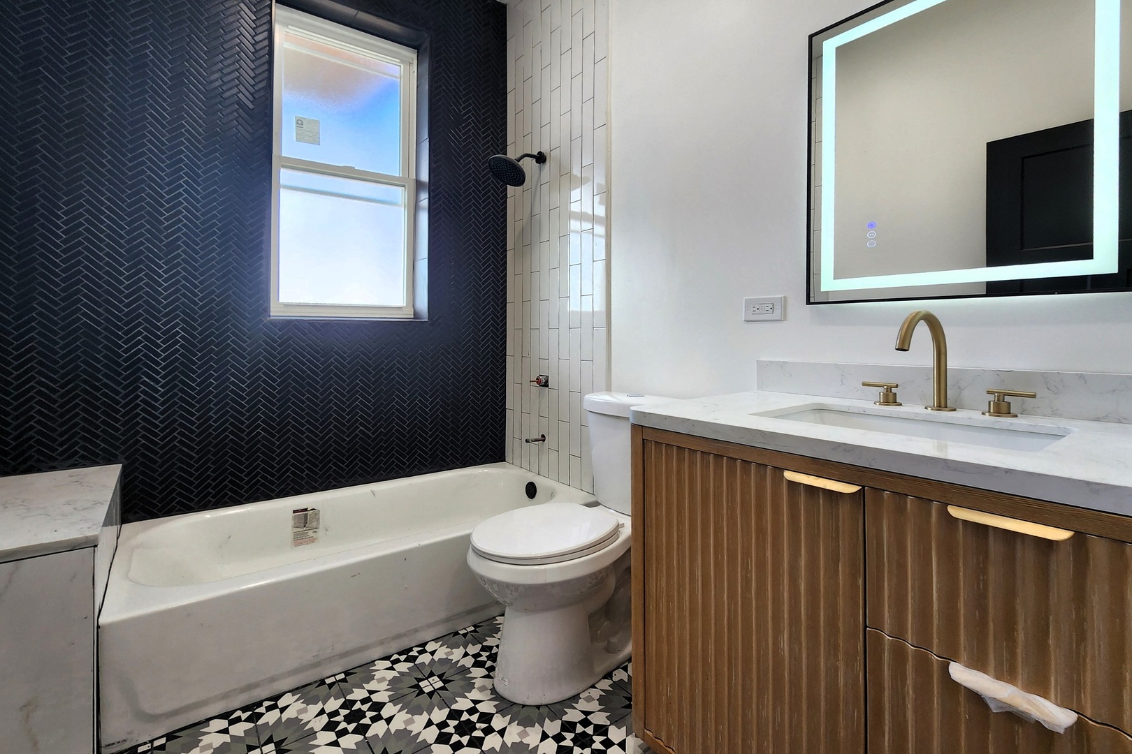 Chicago, Illinois, 60637, United States, 4 Bedrooms Bedrooms, ,4 BathroomsBathrooms,Residential,For Sale,1987996