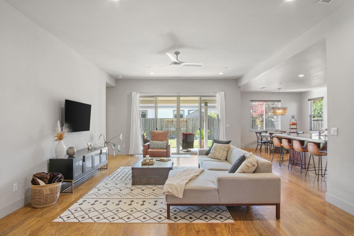 Oakdale, California, 95361, United States, 3 Bedrooms Bedrooms, ,2 BathroomsBathrooms,Residential,For Sale,1985752