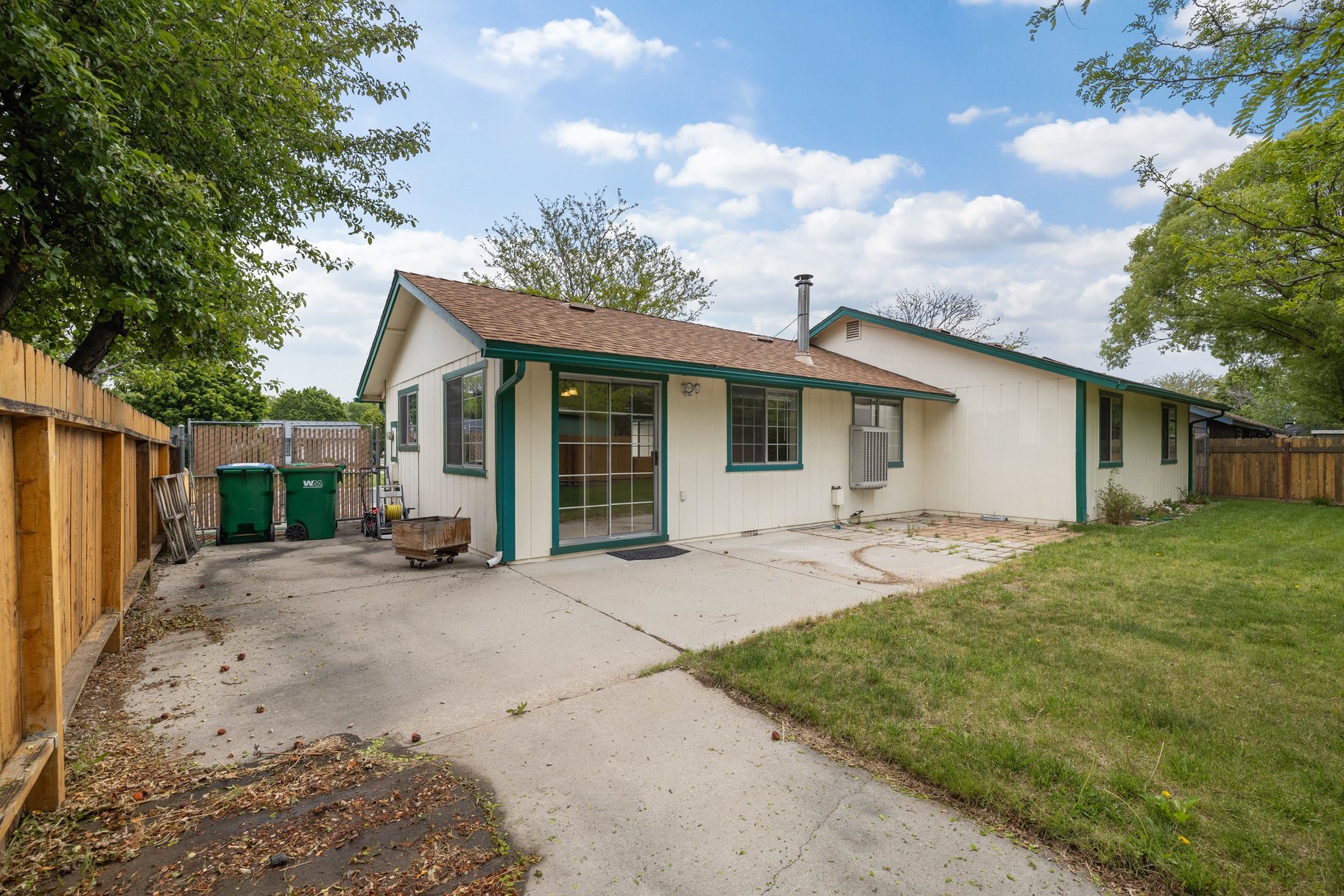  Move-in Ready. Great starter or investment home - 物件實景