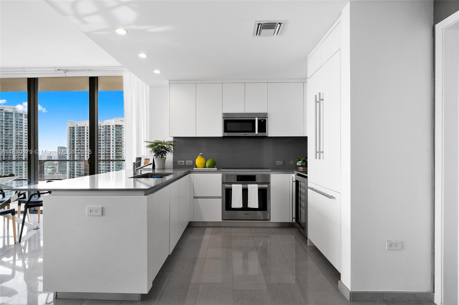 Miami, Florida, 33131, United States, 2 Bedrooms Bedrooms, ,3 BathroomsBathrooms,Residential,For Sale,1877459