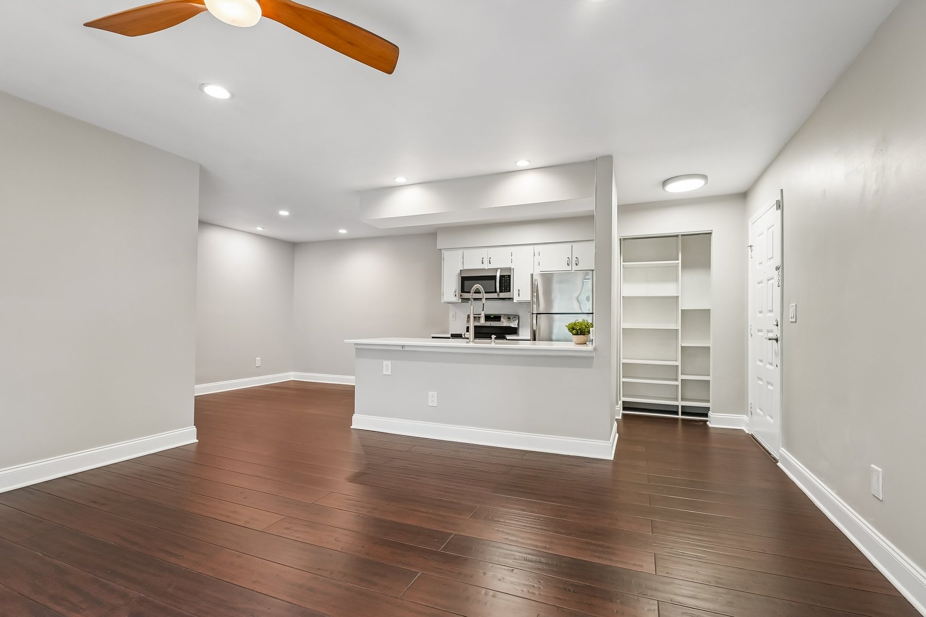  ?Trendmaker Homes North? Beautifully Updated One Floor Condominum - 物件實景
