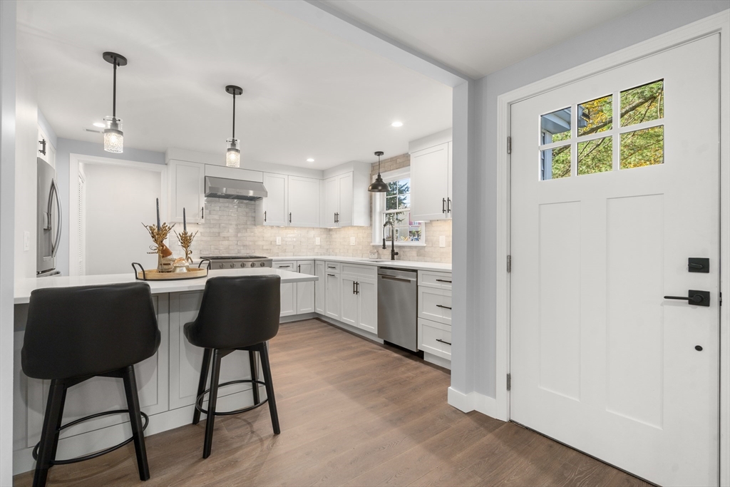 Abington, Massachusetts, 02351, United States, 3 Bedrooms Bedrooms, ,3 BathroomsBathrooms,Residential,For Sale,1987821