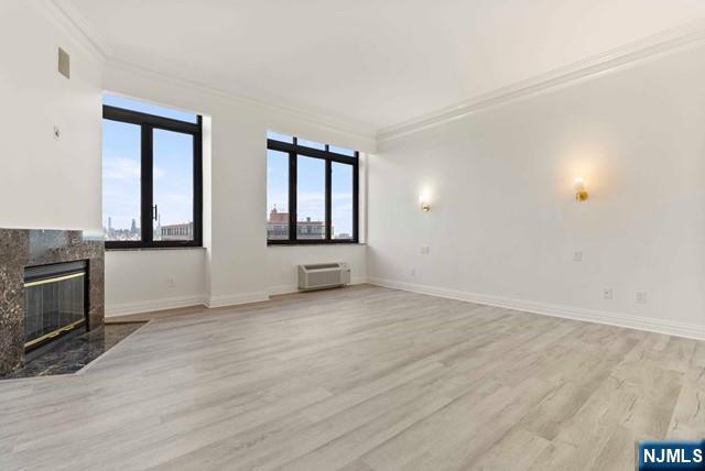 Cliffside Park, New Jersey, 07010, United States, 3 Bedrooms Bedrooms, ,4 BathroomsBathrooms,Residential,For Sale,1885354