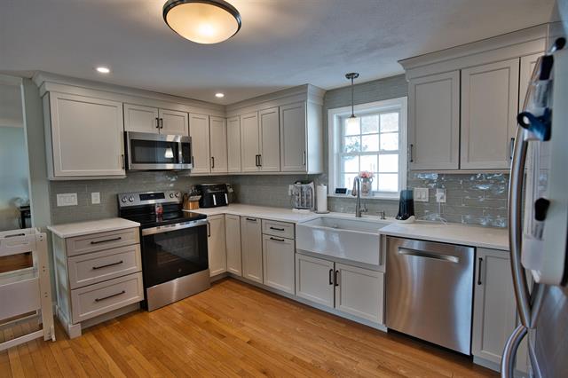 Manchester, New Hampshire, 03109, United States, 3 Bedrooms Bedrooms, ,2 BathroomsBathrooms,Residential,For Sale,2015323