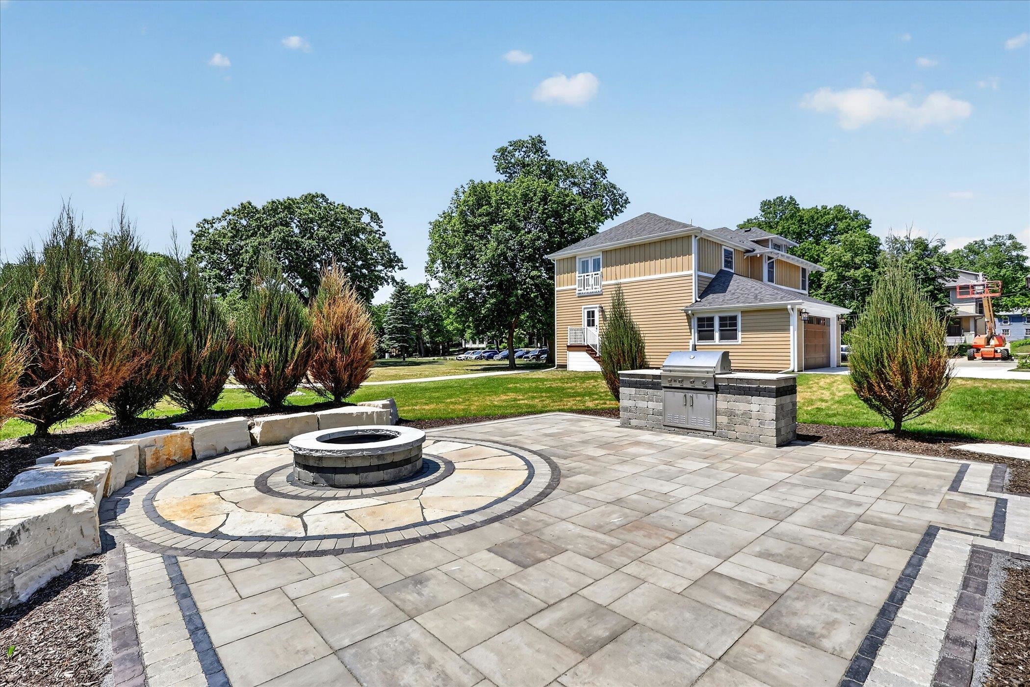 Beloit, Wisconsin, 53511, United States, 4 Bedrooms Bedrooms, ,3 BathroomsBathrooms,Residential,For Sale,2018570