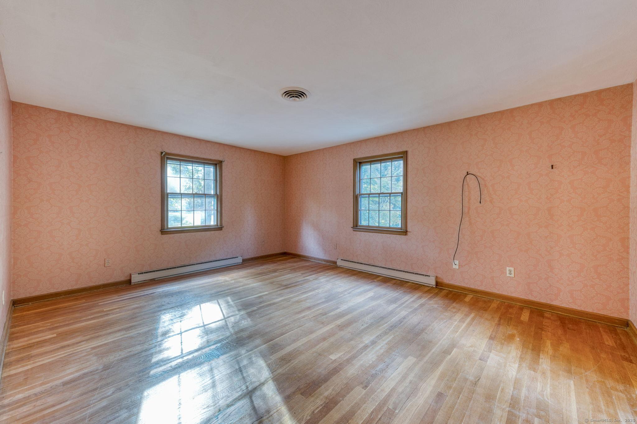 Wethersfield, Connecticut, 06109, United States, 4 Bedrooms Bedrooms, ,3 BathroomsBathrooms,Residential,For Sale,1935230
