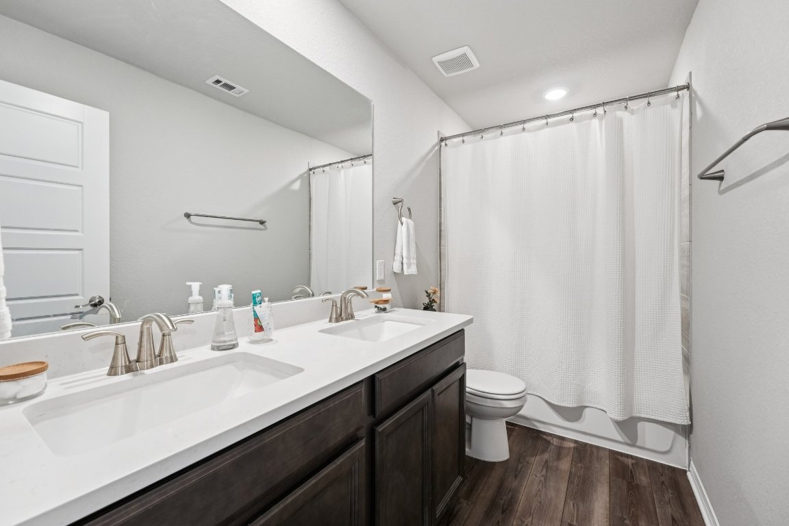 Georgetown, Texas, 78628, United States, 5 Bedrooms Bedrooms, ,3 BathroomsBathrooms,Residential,For Sale,1882830